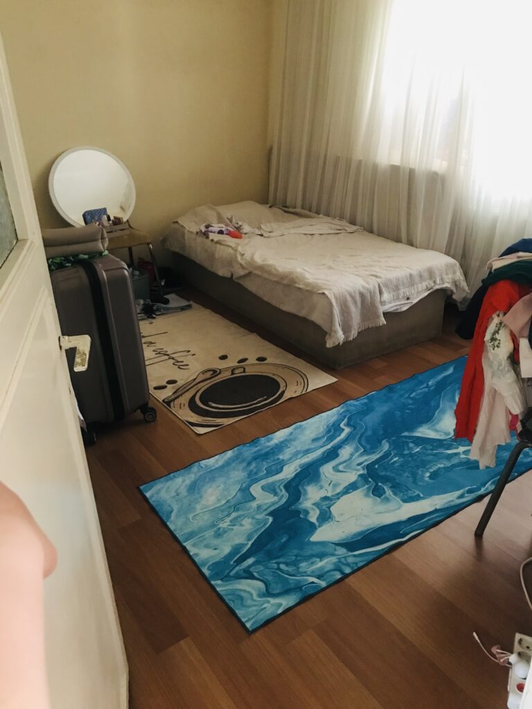 Kadın yayına Kadın ev arkadaşı