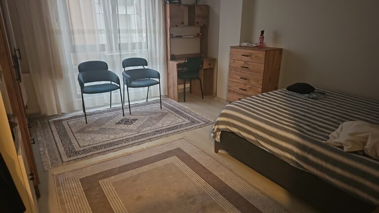 Sefaköy merkeze yakın eşyalı daire